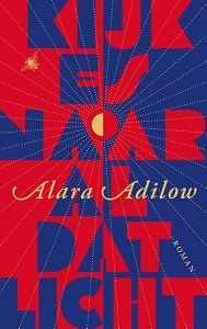 Rood-blauwe cover van het boek Kijk es naar al dat licht, Alara Adilow.