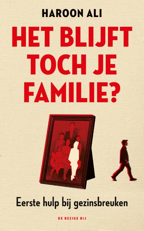 Cover van het boek Het Blijft Toch Je Familie van Haroon Ali. Een rood fotolijstje met een gezin, waar een persoon uit wegloopt.